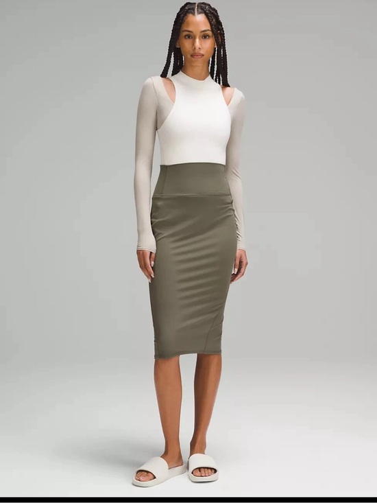 lululemon athletica Dresses & Skirts - Lululemon Nulu Slim Fit High Rise Skirt Olive Green size 8